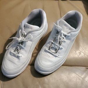 Easy Spirit walking shoe